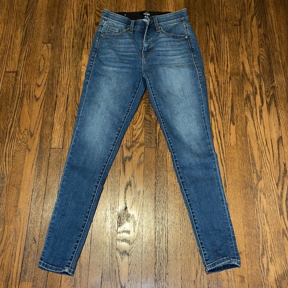 LLR Light Wash Denim - Picture 4 of 5
